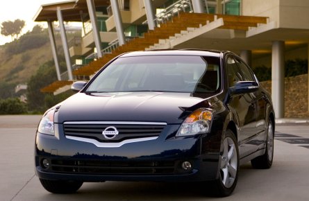 Nissan Features Zero Percent Auto Loan Rates in April on 13 Vehicles